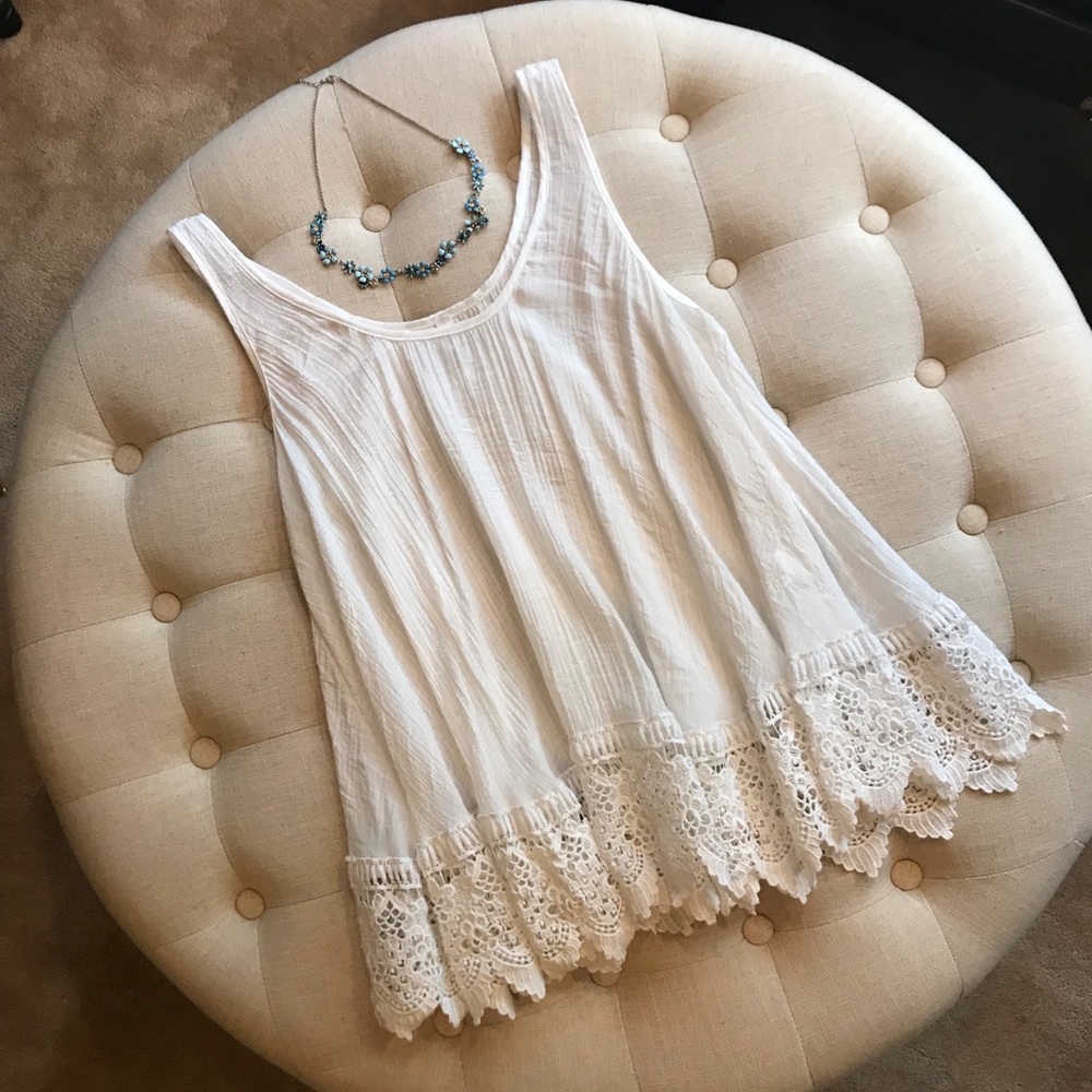 (EUC) White flowing circle top